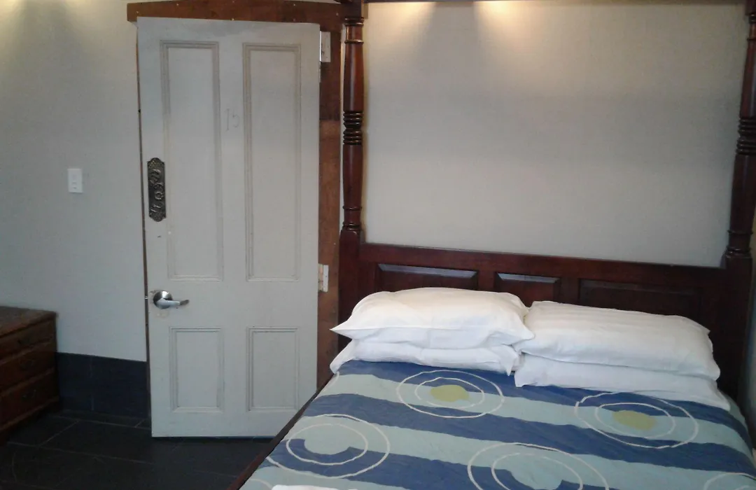 Shooters Saloon Hotel & Cabins-1