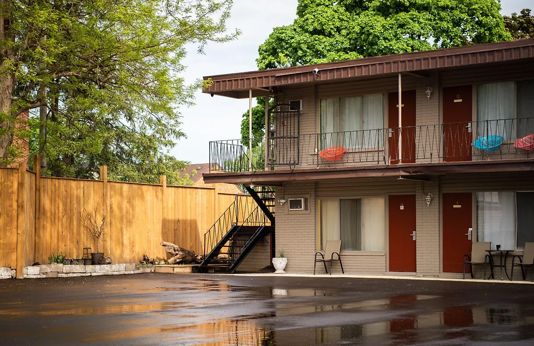 Advance Inn-1