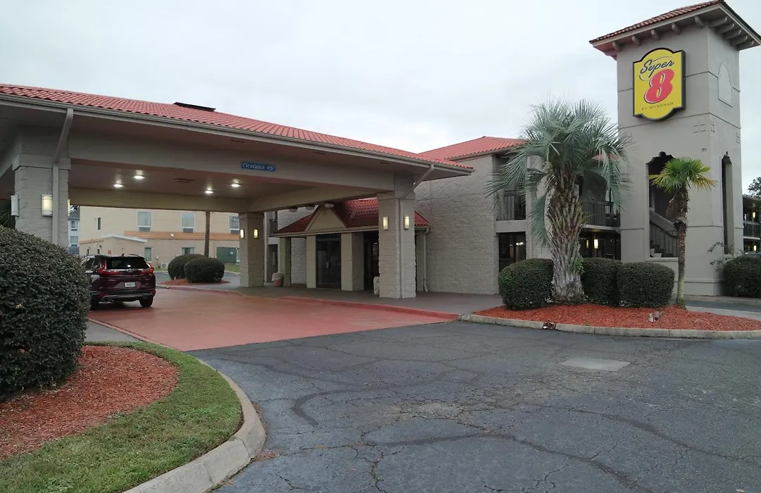 Super 8 By Wyndham Savannah-1