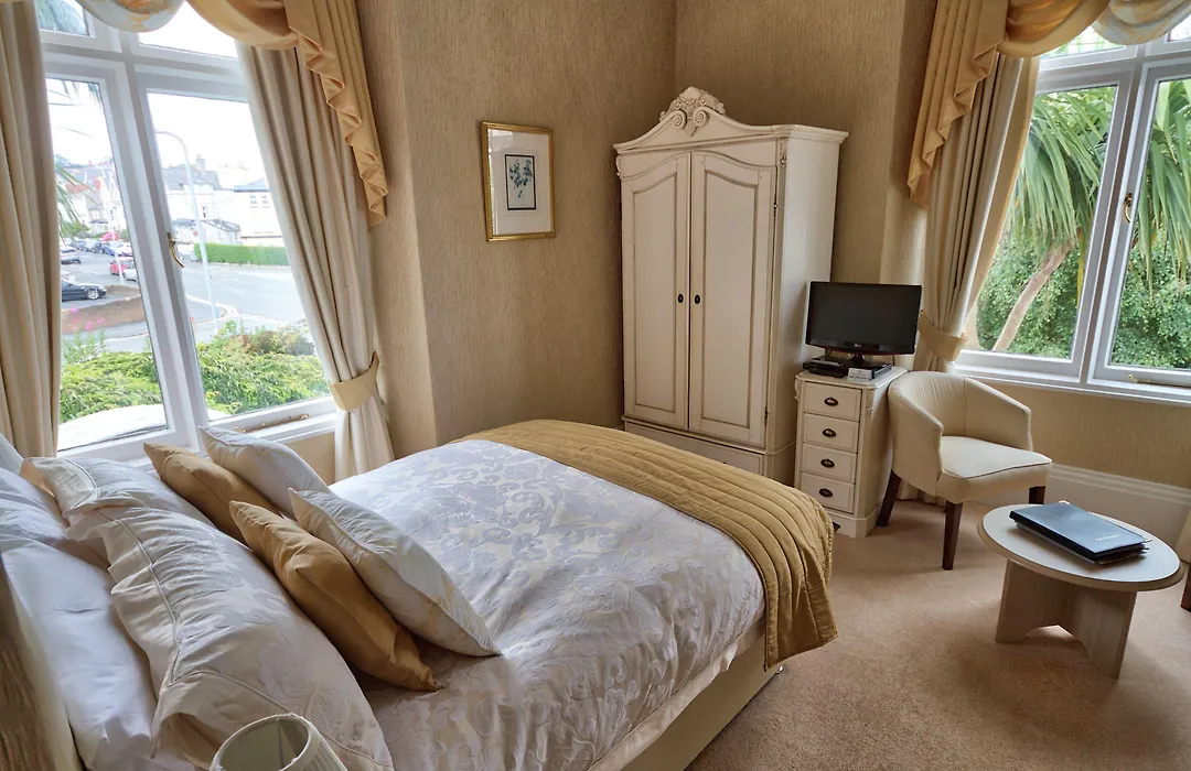 Holcombe House Guest House-1