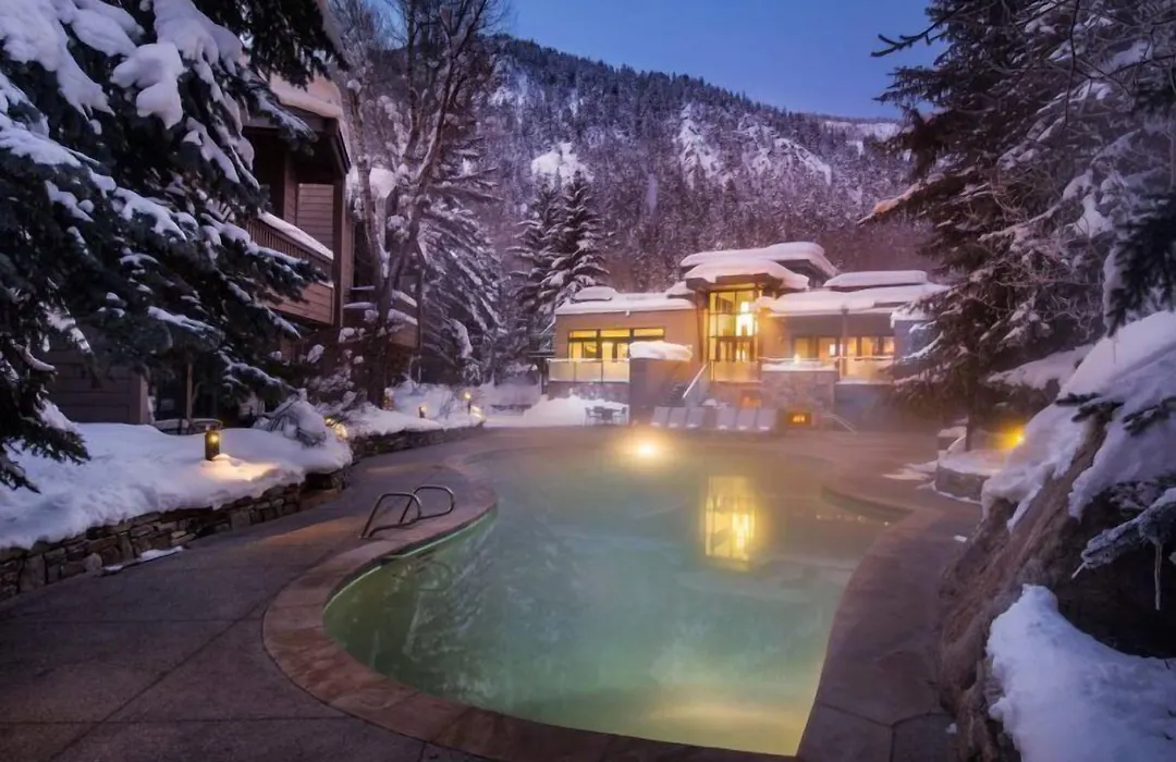 3 Bedroom Mountain Residence In The Heart Of Aspen With Amenities Including Heated Pool, Hot Tubs, Game Room And Spa-1