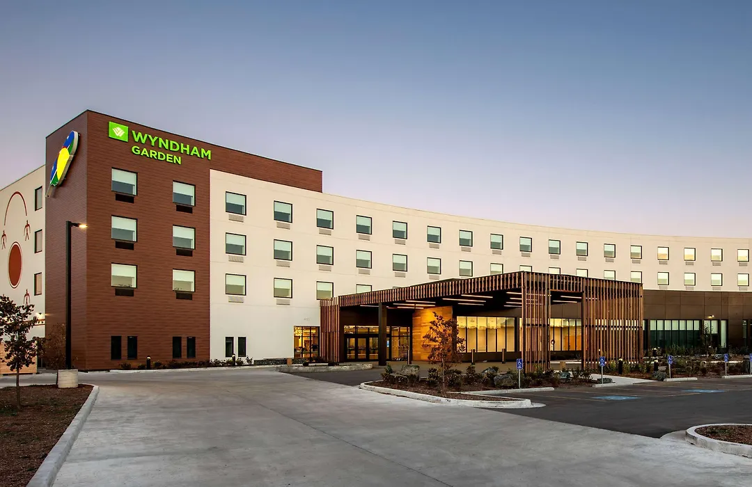 Wyndham Garden Winnipeg Airport-1