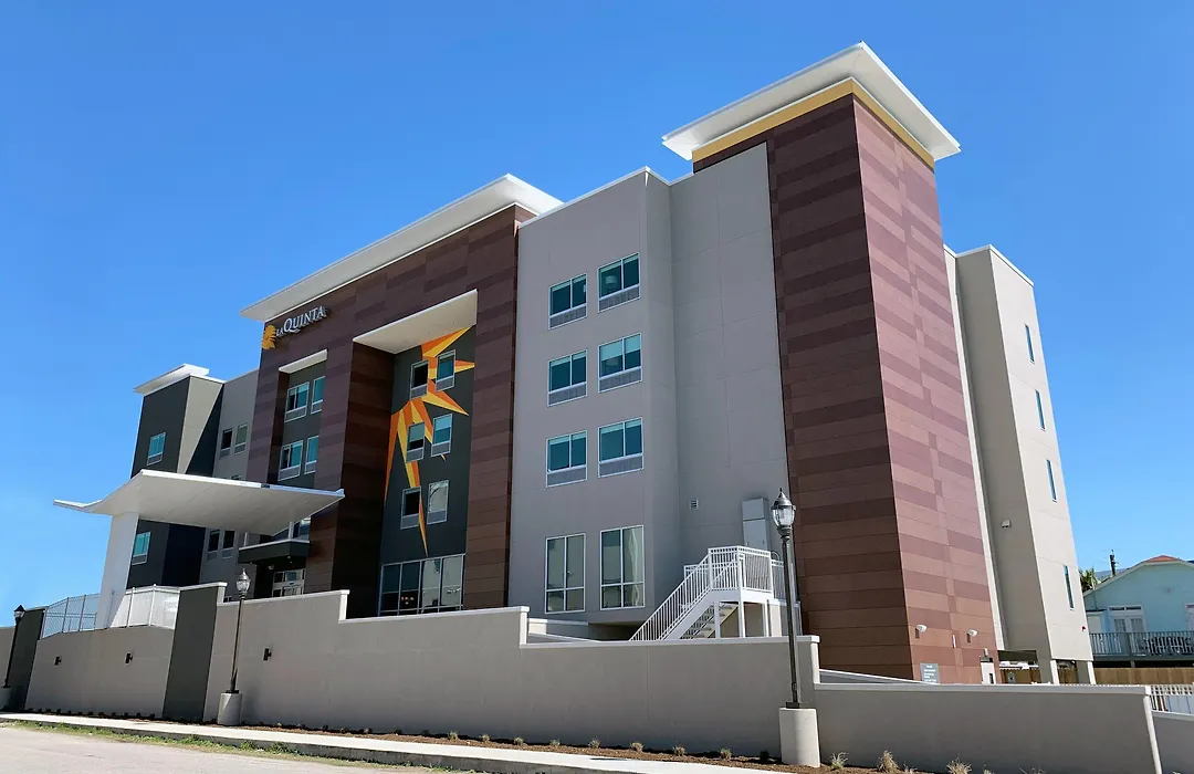 La Quinta Inn & Suites By Wyndham Galveston North At I-45-1