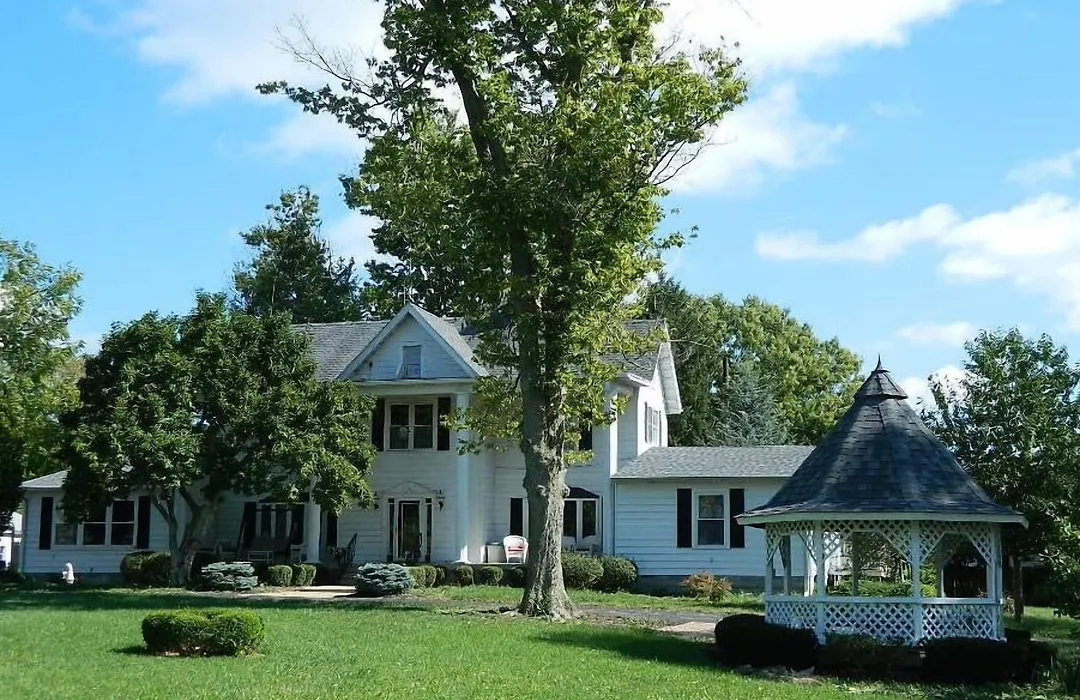 Speedway Legacy Inn-1