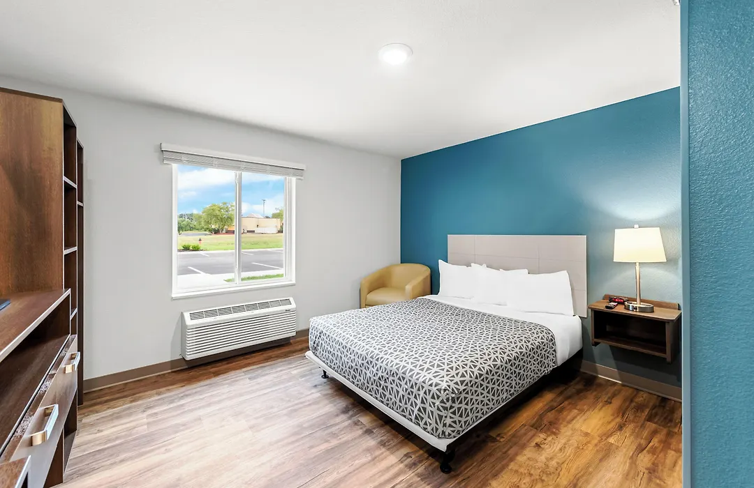 Woodspring Suites Kansas City Airport-1