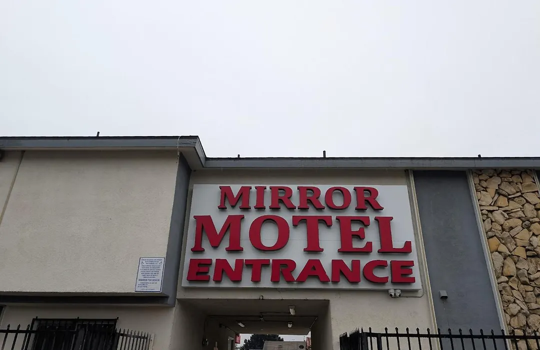 Mirror Motel-1