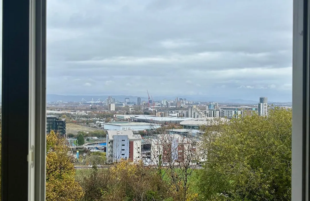 4 Bed Townhouse With Spectacular Views 4 Miles From Cardiff 10Min Drive Or Train Journey To City Centre-1