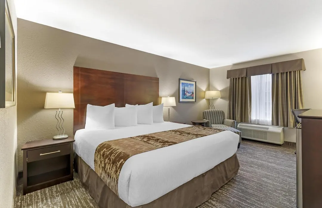 Best Western Plus Pembina Inn & Suites-1