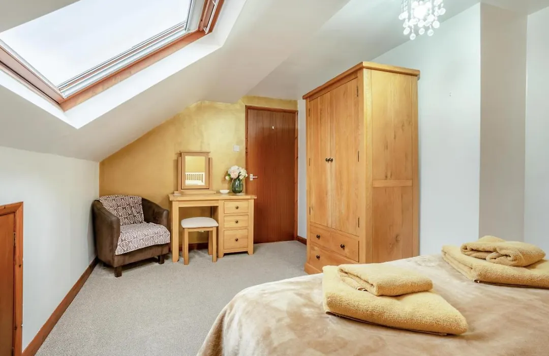 4 Bed In Whitby Oc-W506-1