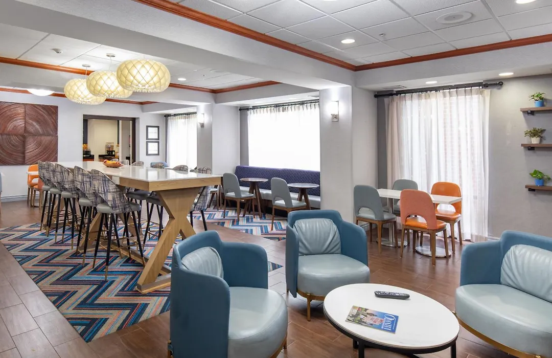 Newly Renovated Hampton Inn Omaha West Lakeside-1