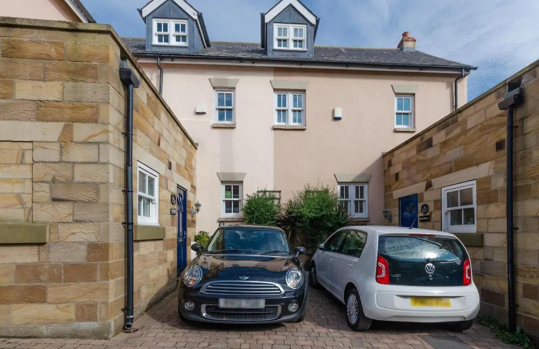 4 Bed In Whitby Oc-W089-1