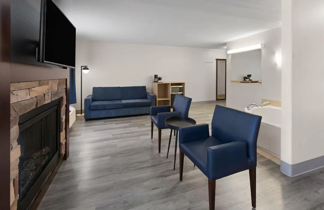 Super 8 By Wyndham Quebec City-1