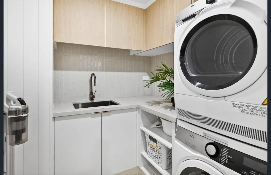 Hi Surf Beachfront Resort Apartments Official Site-1