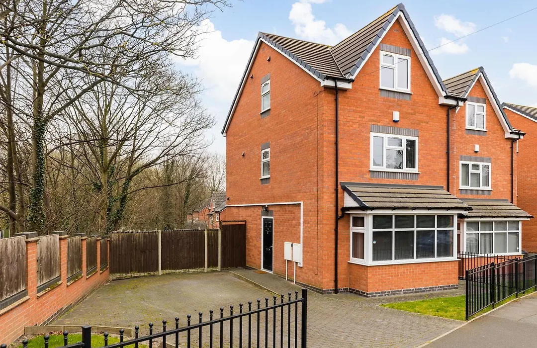 The Birmingham Estate Collective By Prime Stays - Contractor & Group Stays - Secure Parking-1