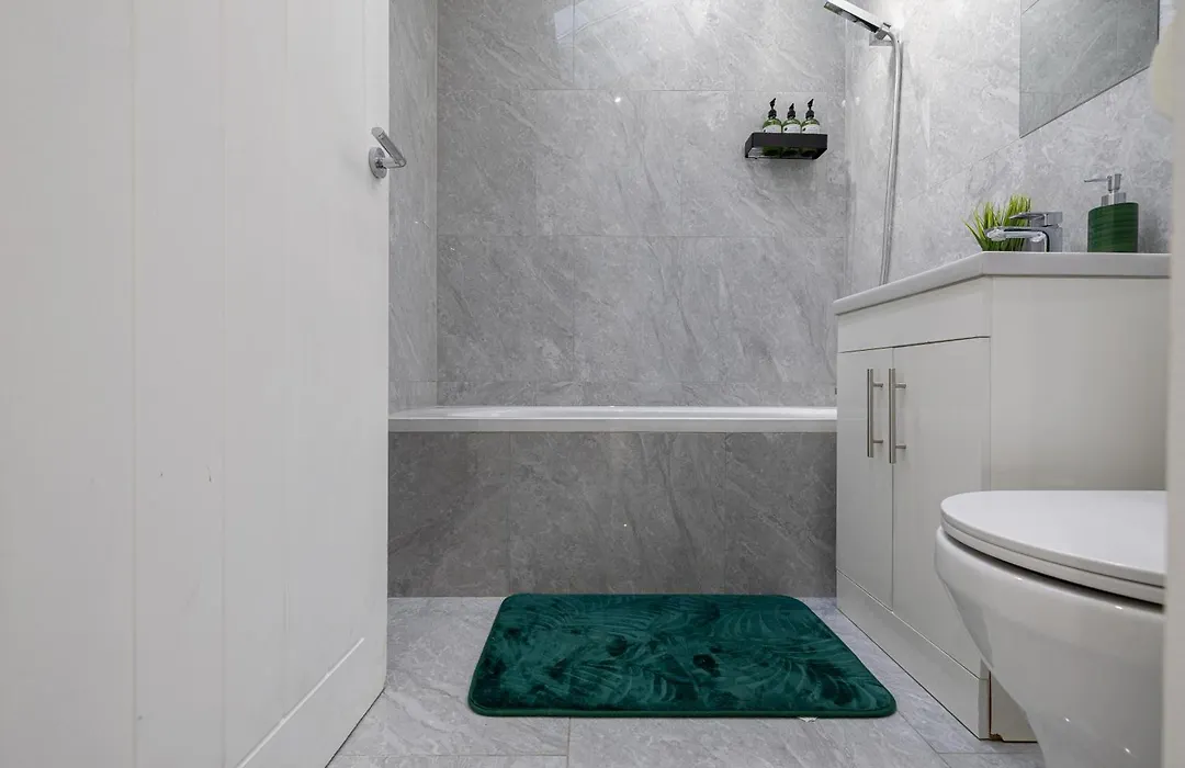 Stunning 3 Bed Central Windsor Home With Free Parking-1