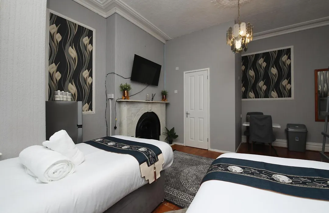 Woodville Lodge Leeds City Centre By Oyo-1
