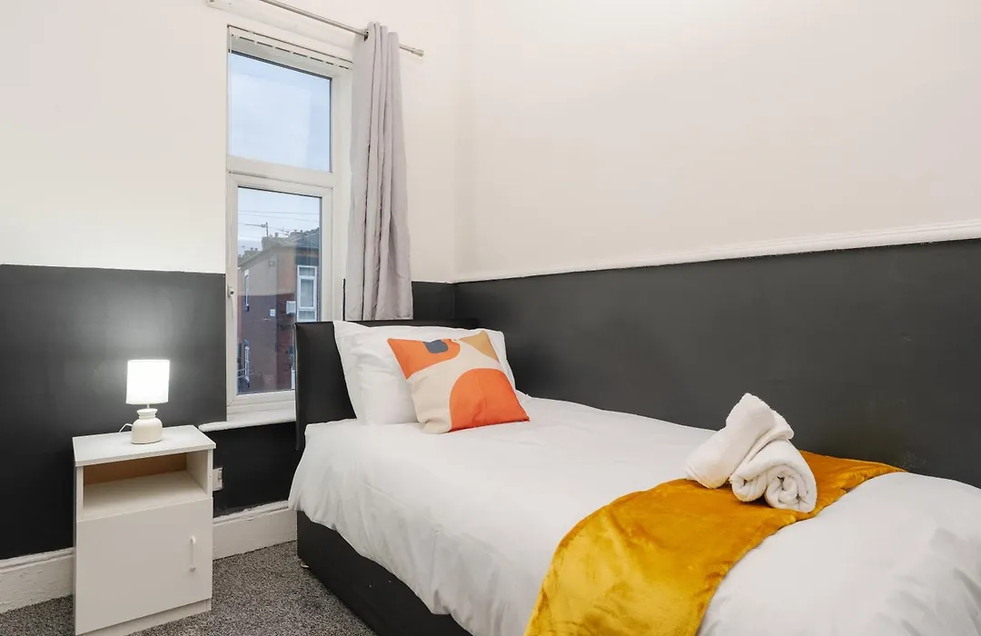 Spacious 4Br Home Near Etihad - Free Parking - 5 Min Train Station-1