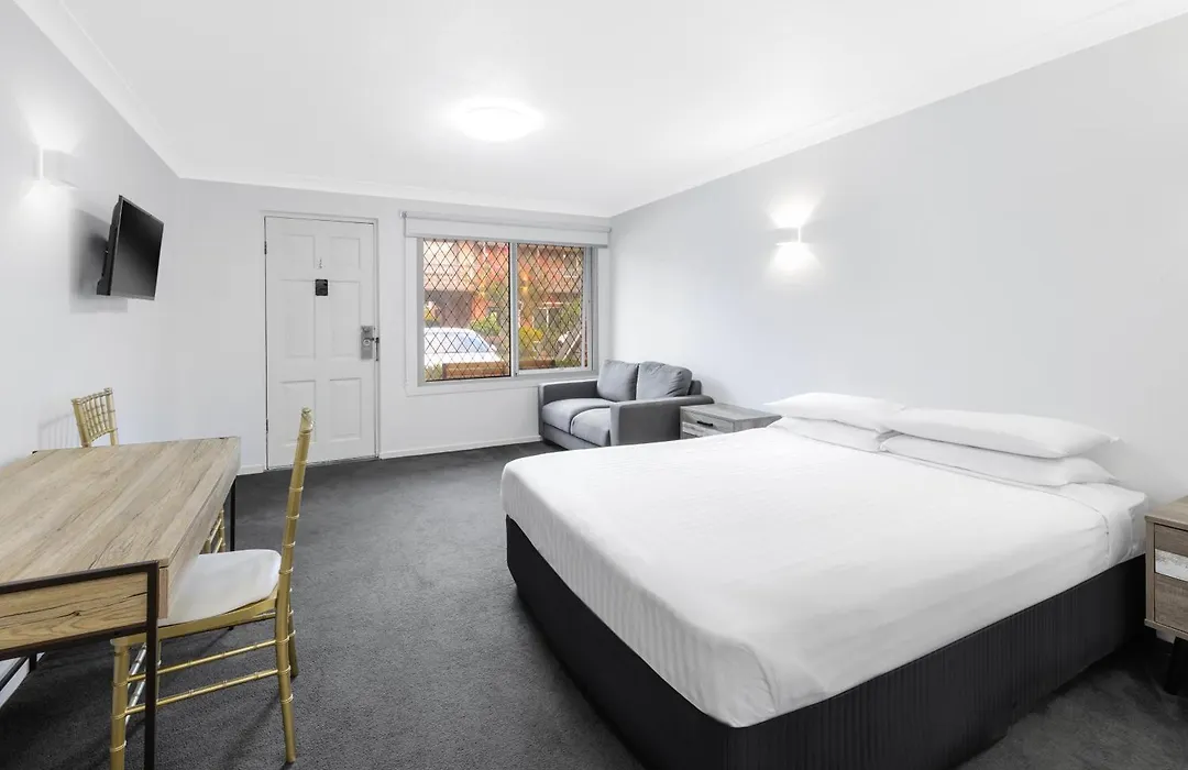 Elizabethan Lodge-1