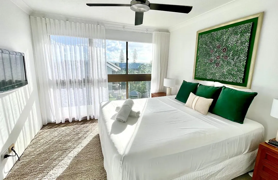 Broadwater Shores Waterfront Apartments-1