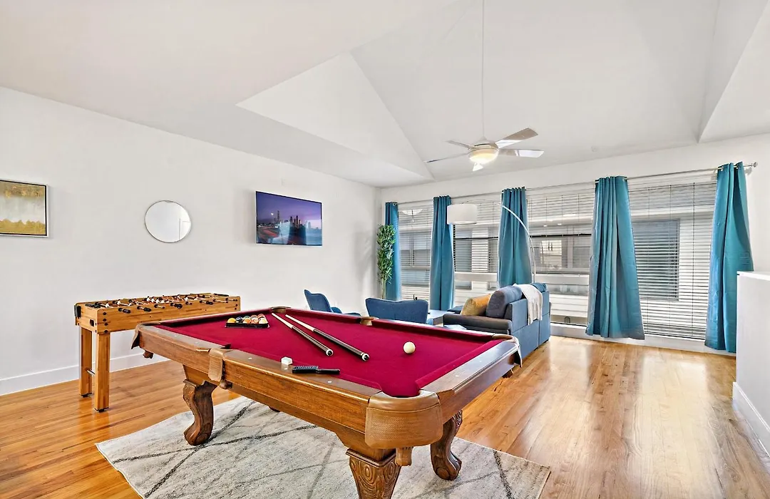 Houston Getaway By Downtown Pool Table Pets-1