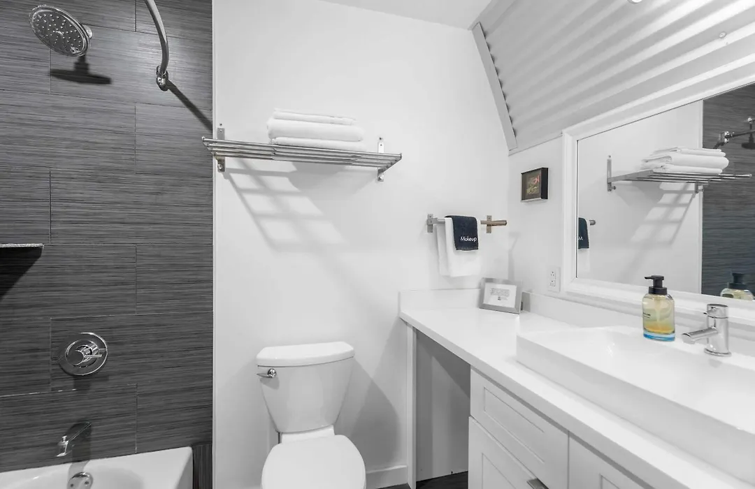 The Moon Quonset Hut Vacation Rental Heated & Chilled Pool-1