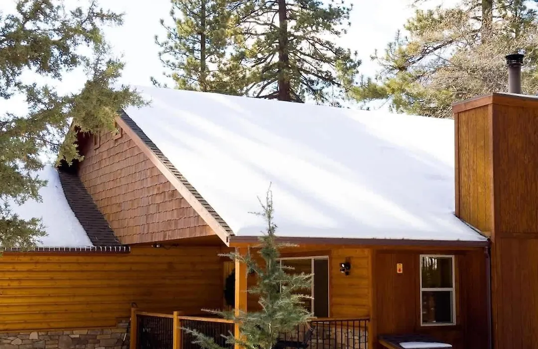 Elk Lodge Hot Tub Game Room-1