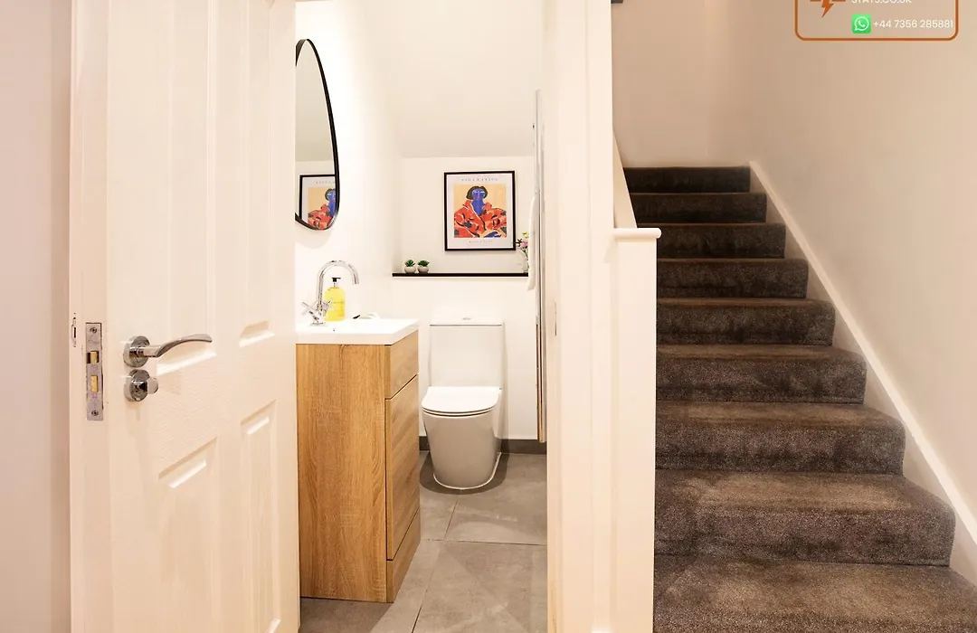 Equinox House - Modern 2 Bedroom 6 Guest Townhouse - Jewellery Quarter Birmingham City Centre-1