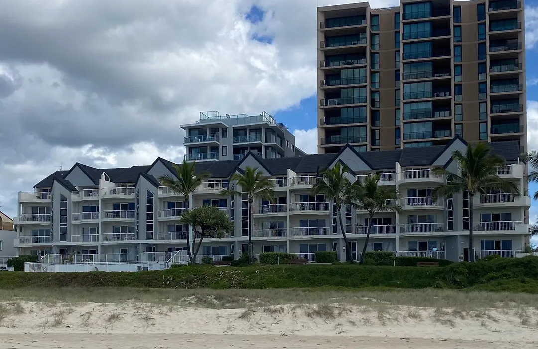 Surfers Horizons-1