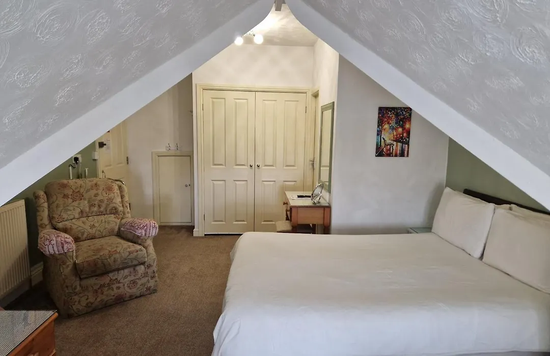 Crescent Lodge Guest House-1