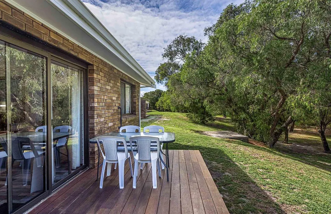 Emu Beach Chalets-1