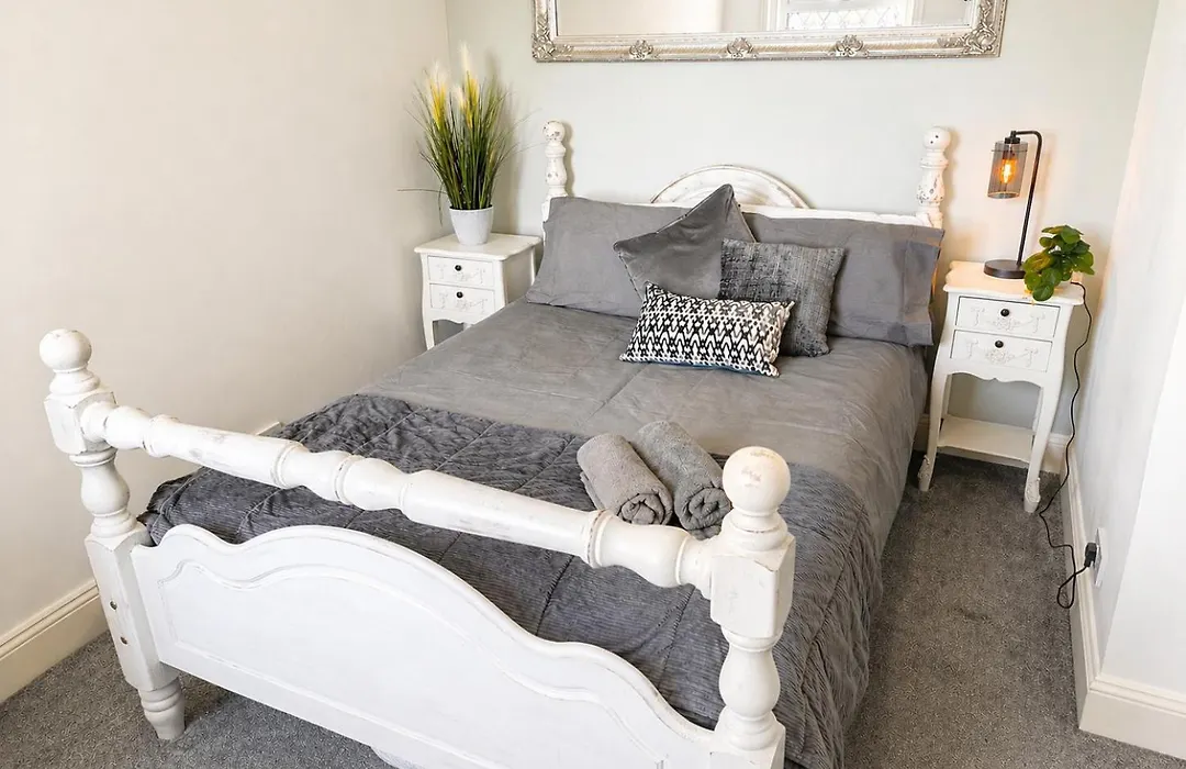 Cosy Bee-1