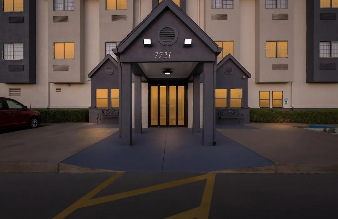 Days Inn By Wyndham Near Kansas Speedway-1