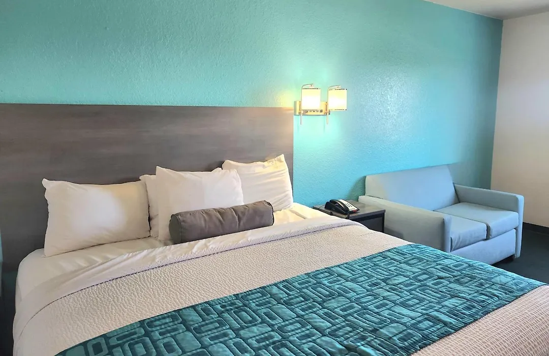 Howard Johnson By Wyndham Galveston-1