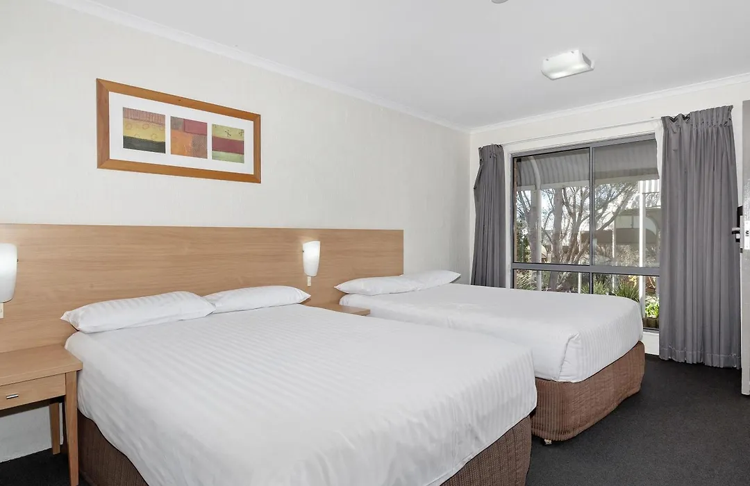 Ibis Styles Canberra Eagle Hawk-1