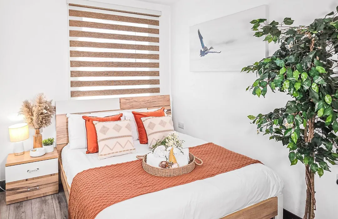 The Cozy Chapter - Spacious Apartments Near Manchester City Centre & Old Trafford-1