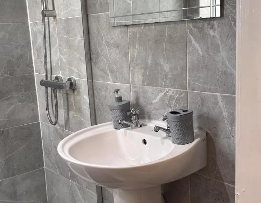 Sleeps 5 Free Parking Fast Wifi Near Hillsborough Easy Access To Sheffield City Centre And Peak District-1