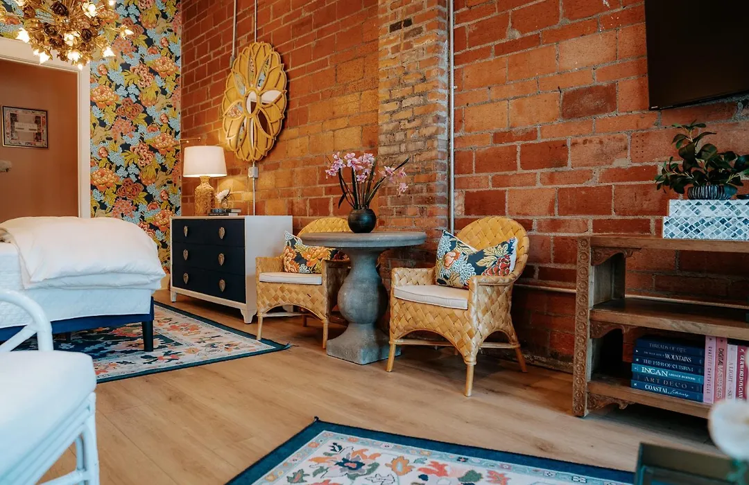 The Pink Room Luxury Boutique Escape One Mile To The Beach Near Cruise Ports-1