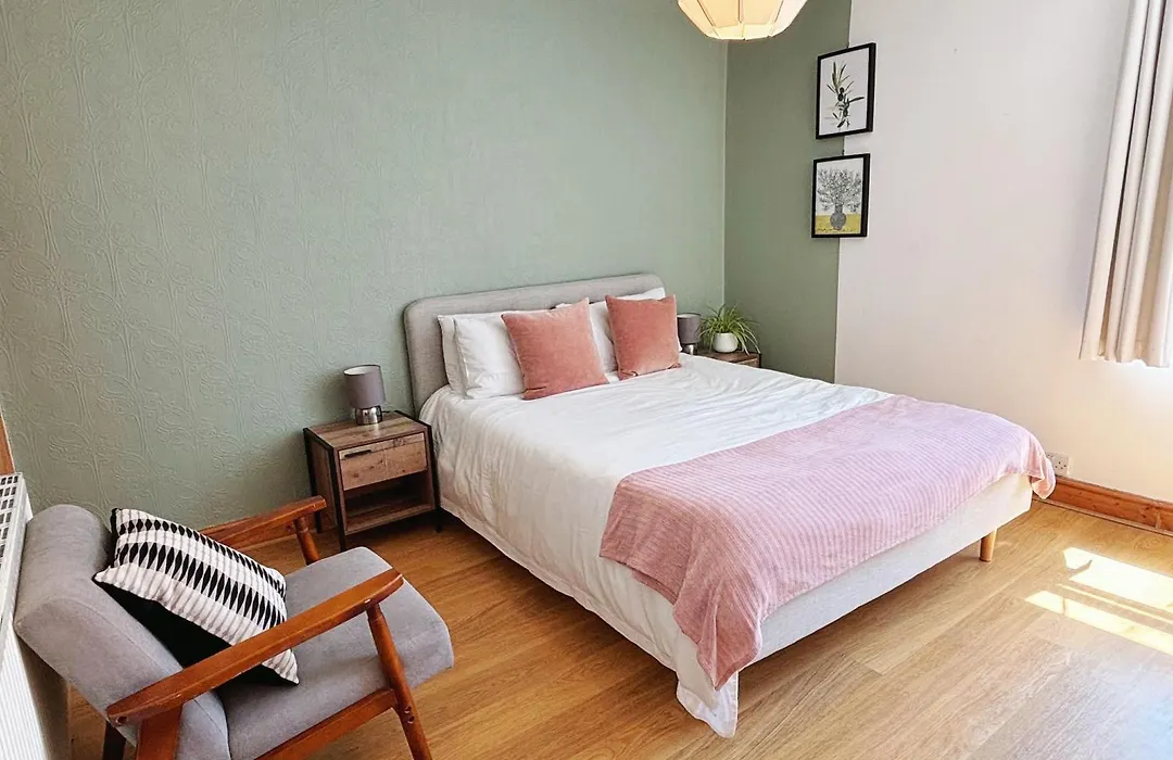 Lovely 3 Beds House 6 Guests King Beds-1
