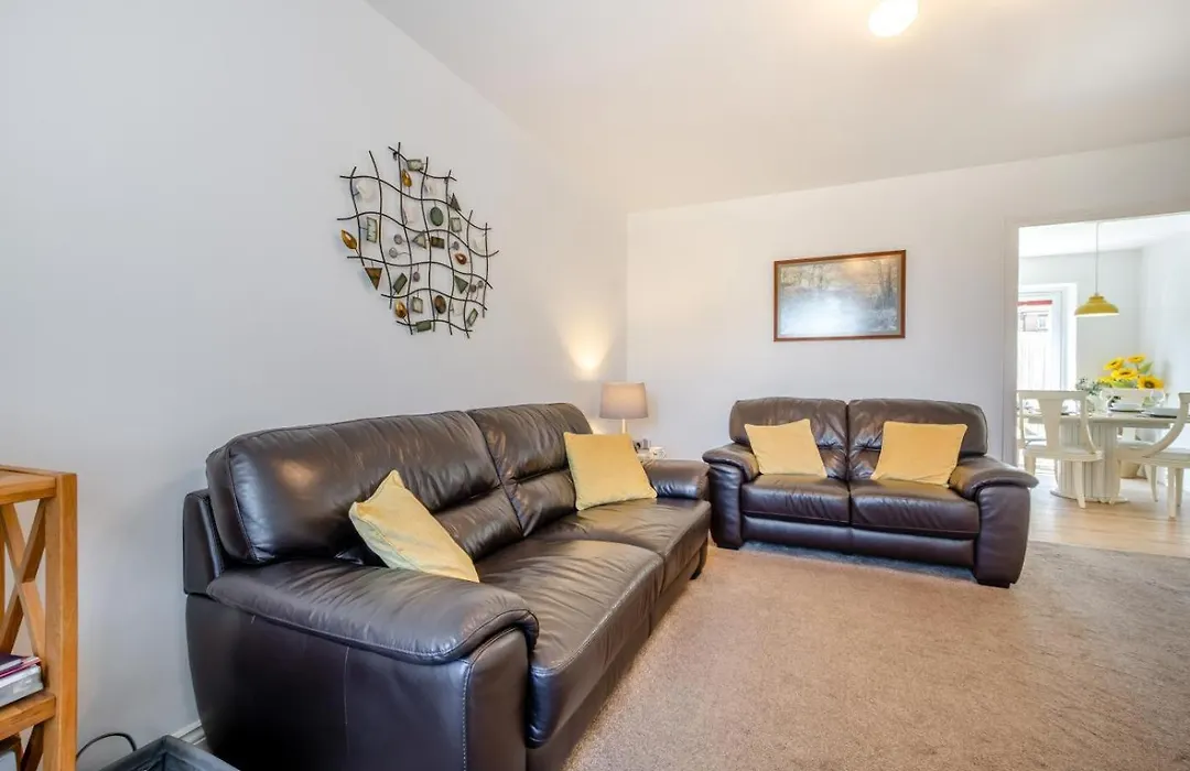 3 Bed In Whitby Oc-W420-1