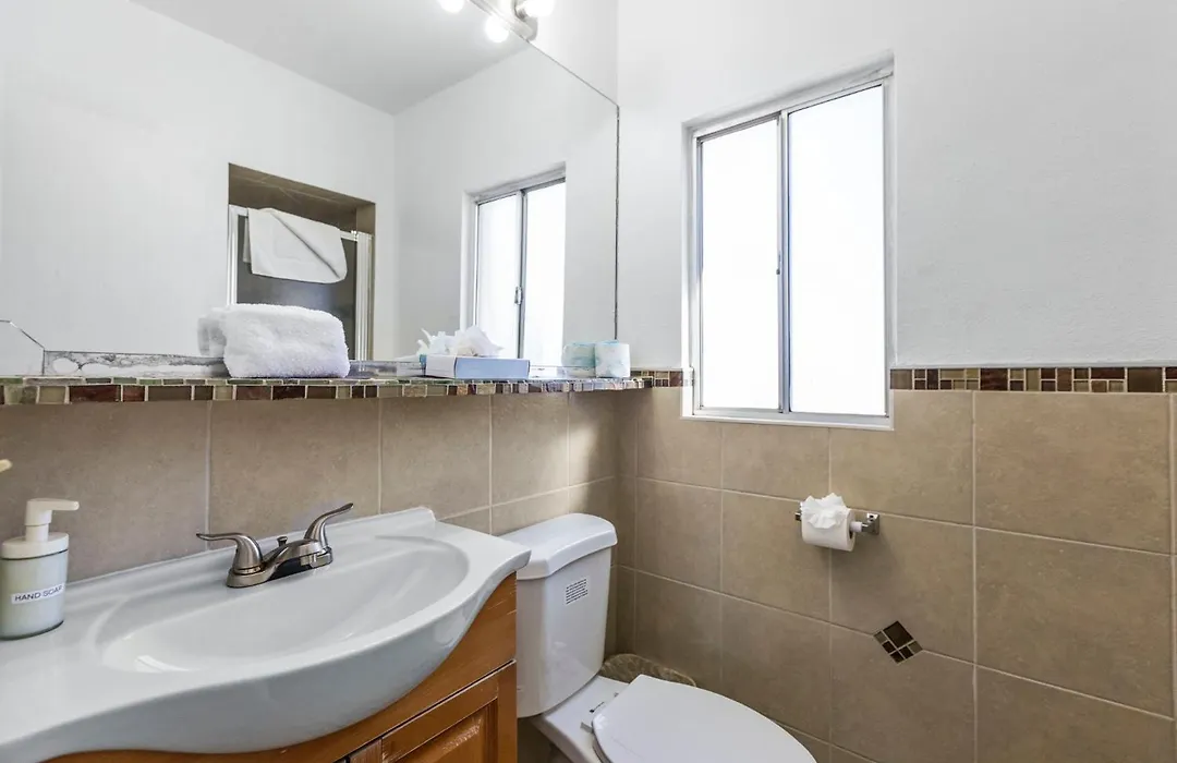 Travelsuites Hotel-1