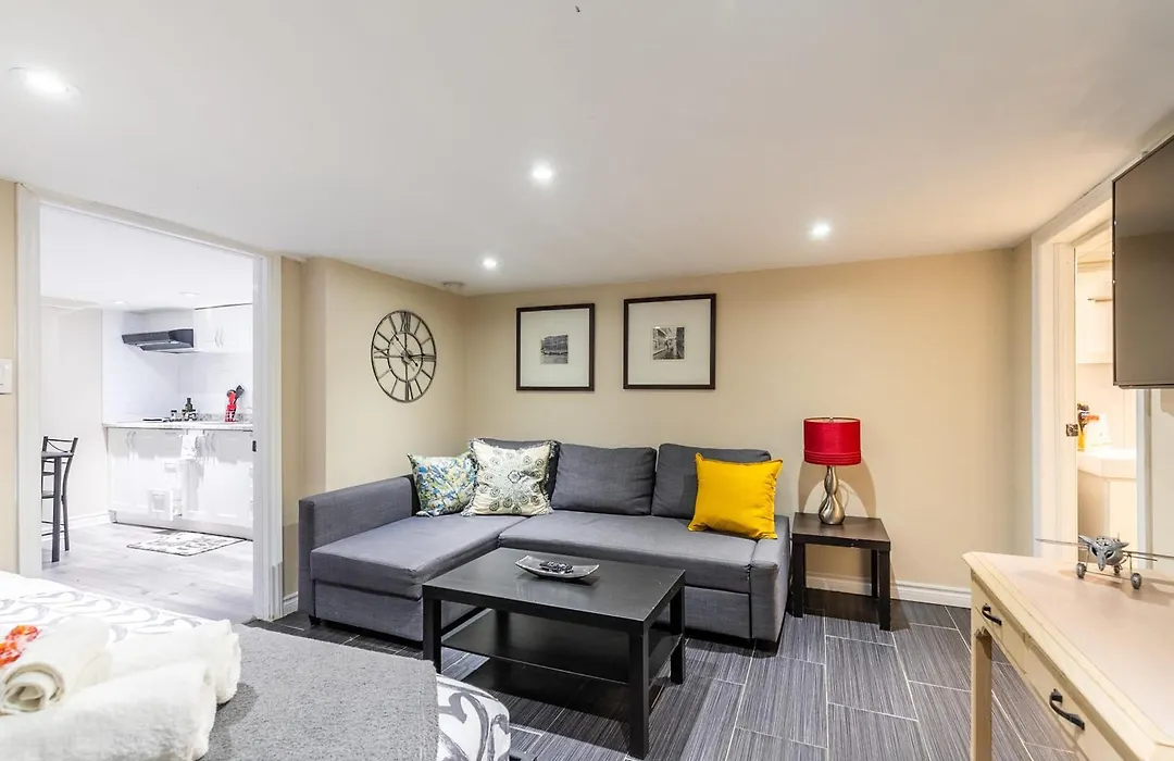 Modern Suite Condo Heart Of St Clair West - Bloor Hotel-1