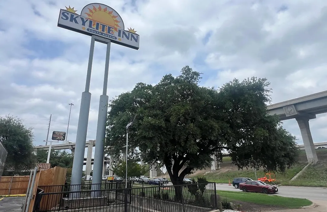 Skylite Inn-1