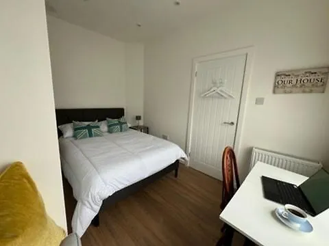 Windsor House Liverpool 3 Bed 2 Bath Free Parking-1