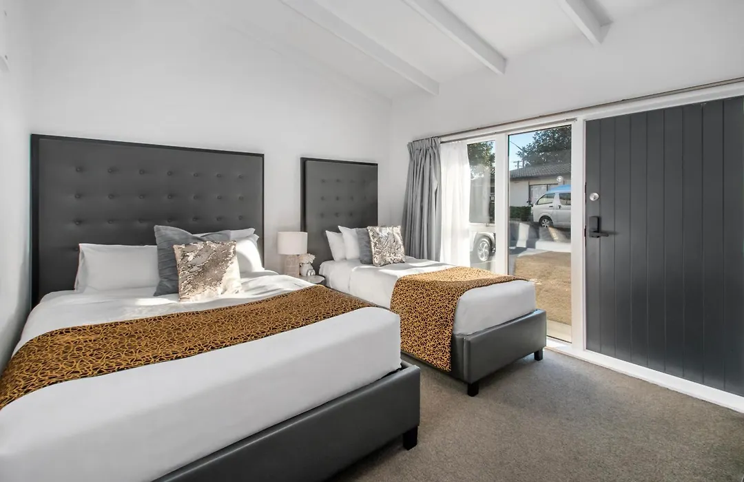 Middlemore Motel-1