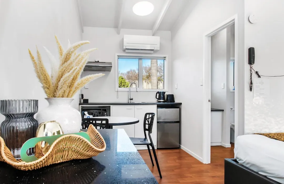 Middlemore Motel-1