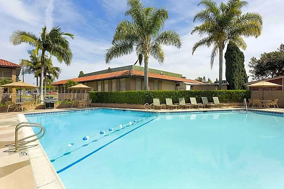 Travelodge By Wyndham Orange County Airport/ Costa Mesa-1