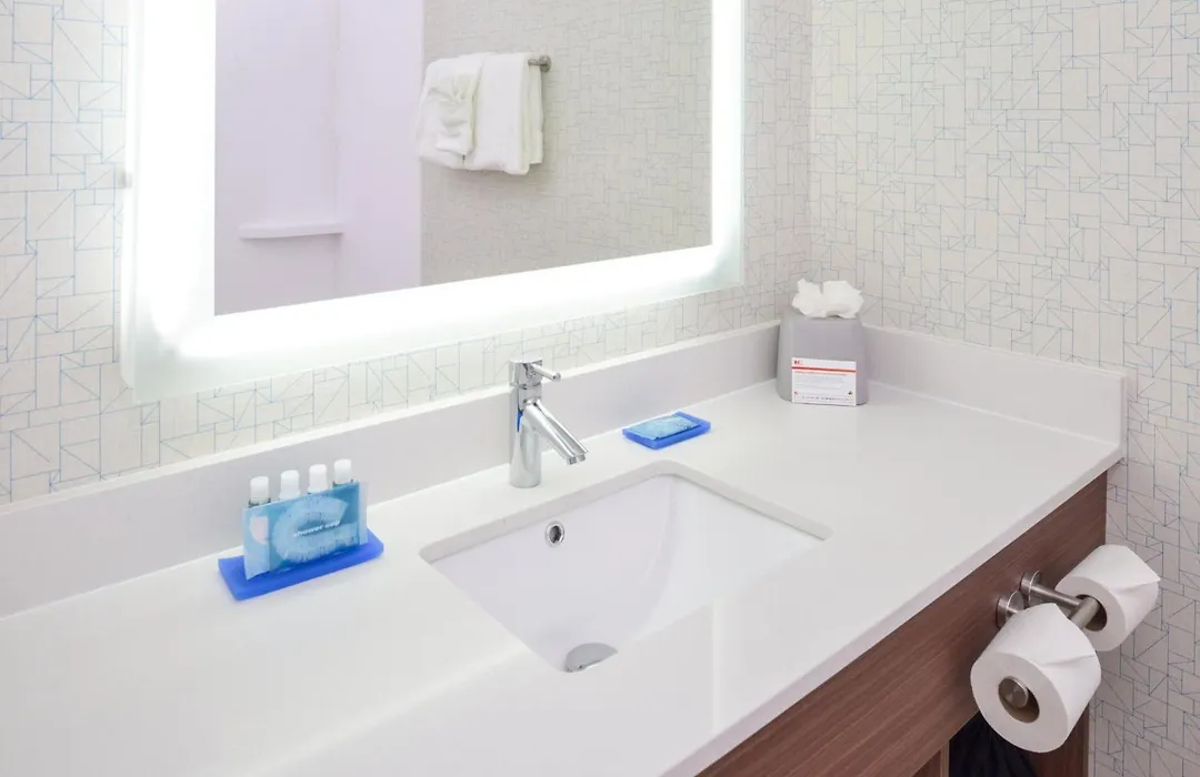 Holiday Inn Express & Suites - Omaha - 120Th And Maple By Ihg-1