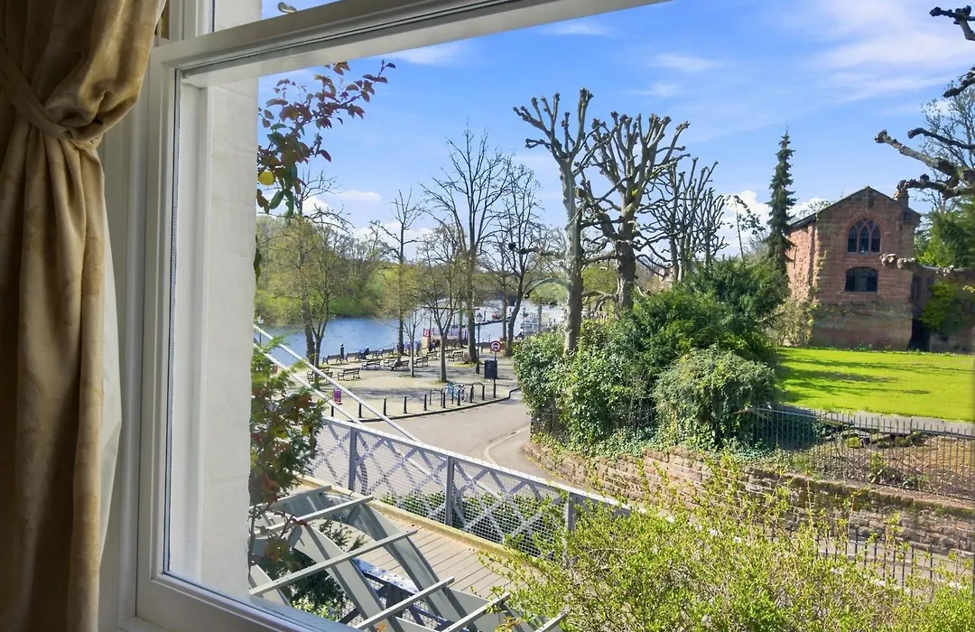 Beautiful Period Cottage, Exceptional Riverside Location In The Heart Of Chester-1