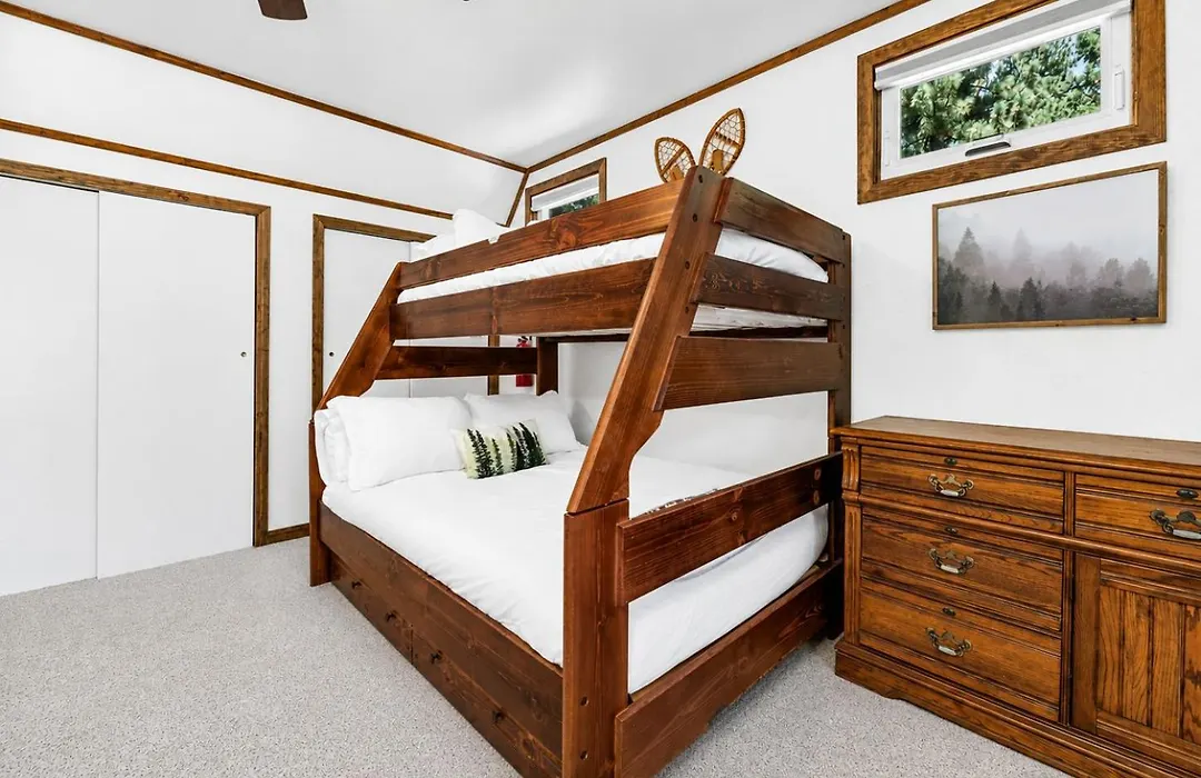 Little Bear Cottage - Walk To Bear Mountain, Fireplace, Deck-1