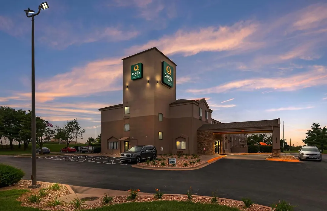 Quality Inn Kansas City International Airport-1